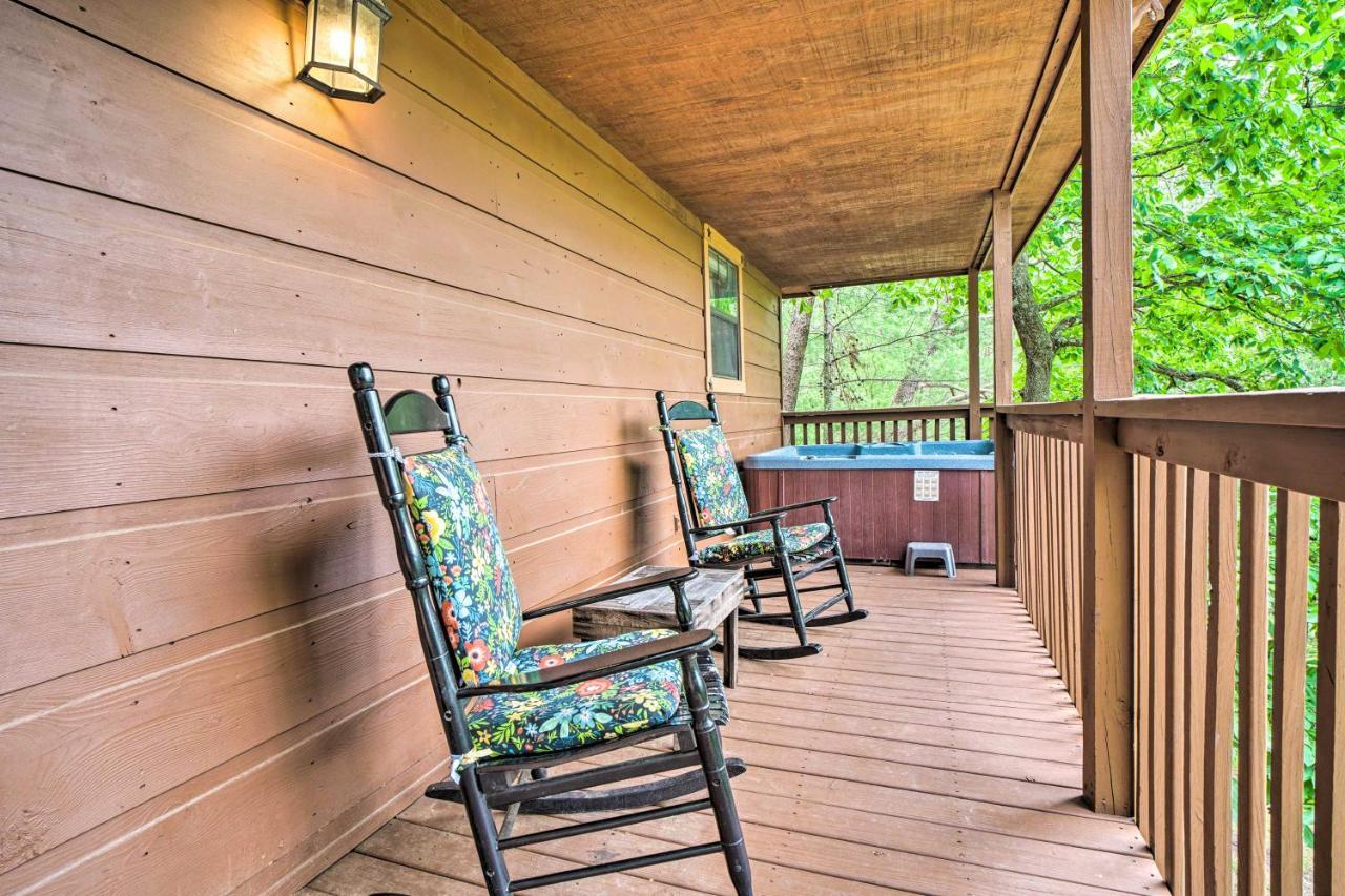 Central Sevierville Cabin With Hot Tub And Views! מראה חיצוני תמונה
