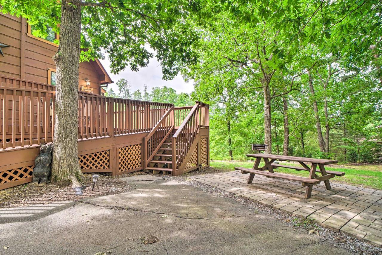 Central Sevierville Cabin With Hot Tub And Views! מראה חיצוני תמונה