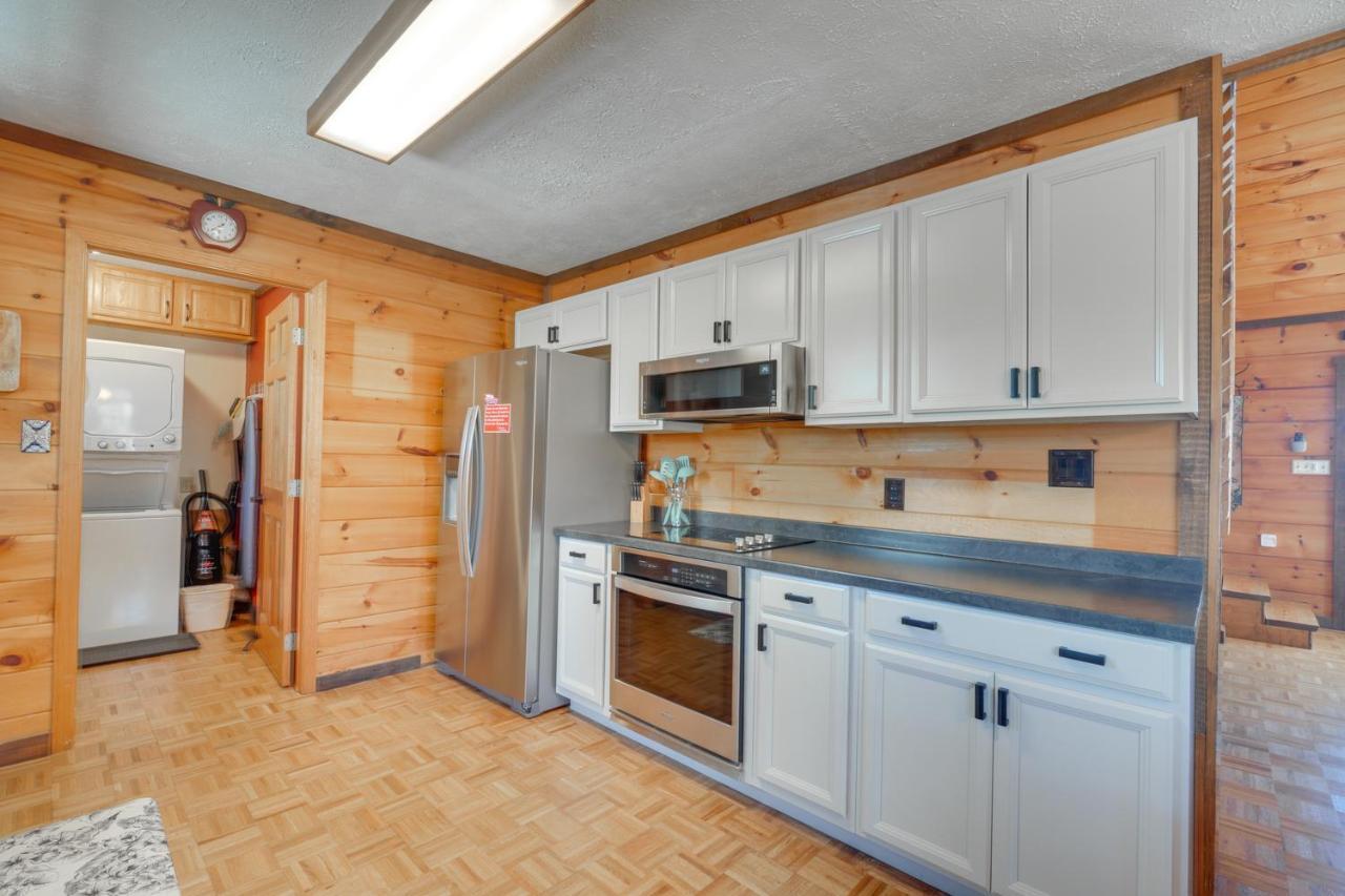 Central Sevierville Cabin With Hot Tub And Views! מראה חיצוני תמונה