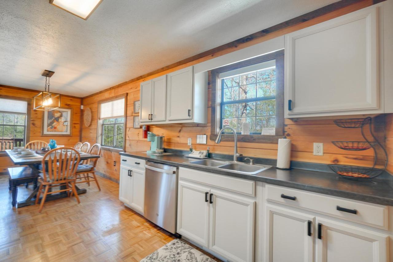 Central Sevierville Cabin With Hot Tub And Views! מראה חיצוני תמונה