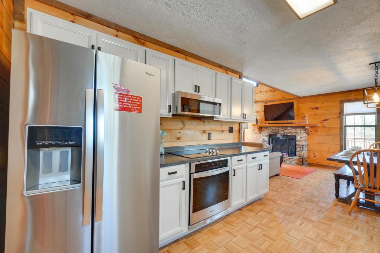 Central Sevierville Cabin With Hot Tub And Views! מראה חיצוני תמונה
