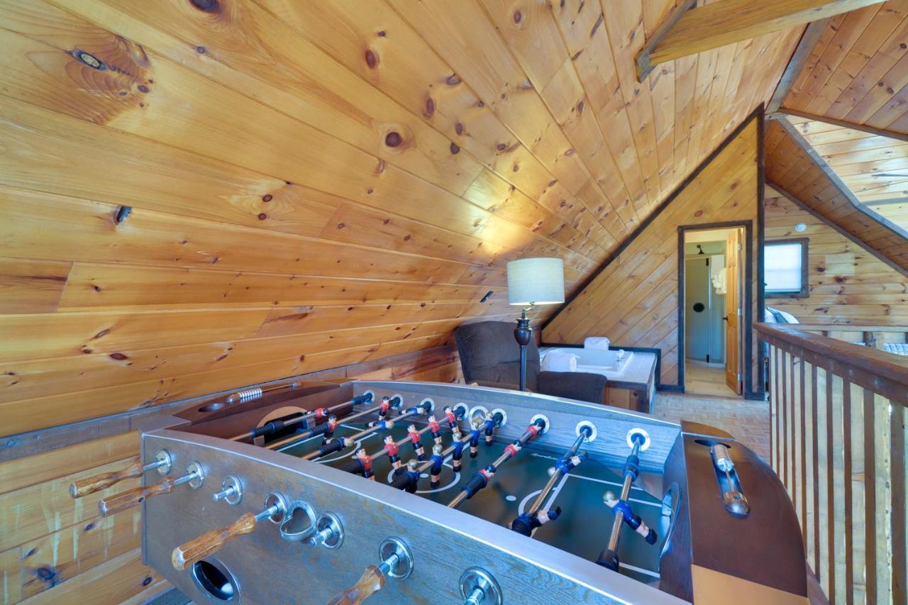 Central Sevierville Cabin With Hot Tub And Views! מראה חיצוני תמונה