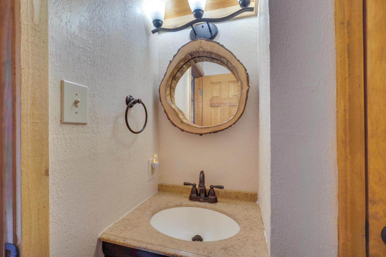 Central Sevierville Cabin With Hot Tub And Views! מראה חיצוני תמונה